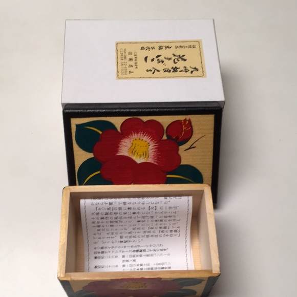 Japanese Handmade Wooden Painted Box - Picture 6 of 9
